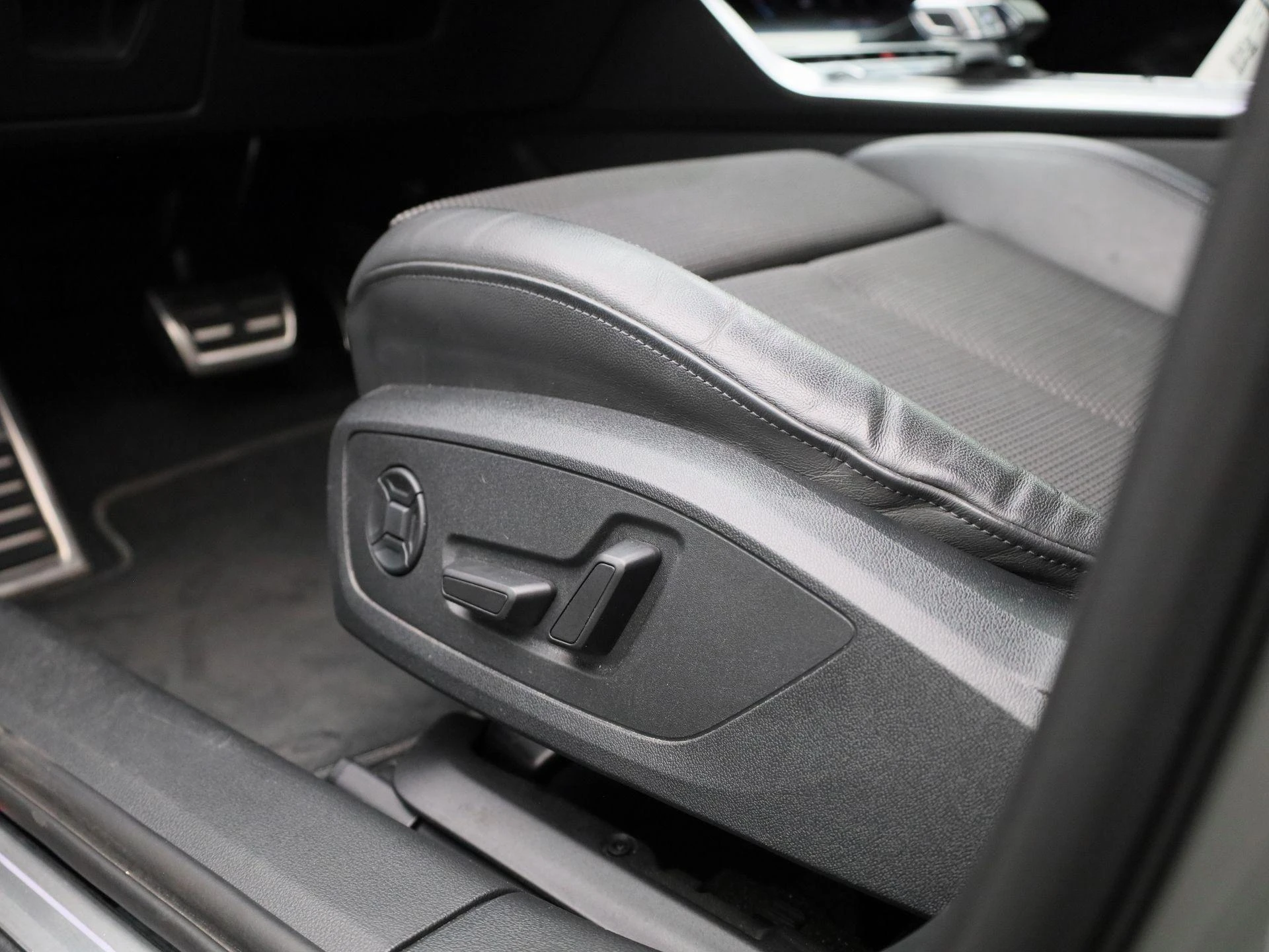 Audi-A6-image-34