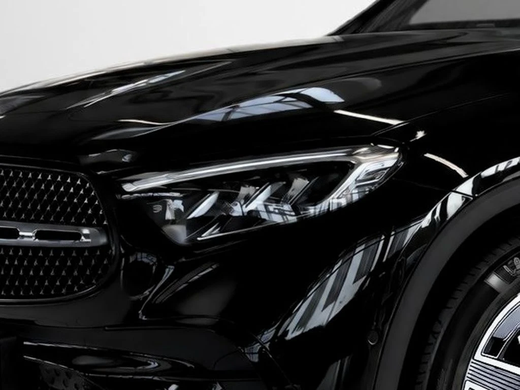Mercedes-Benz-GLC 300 d-image-4