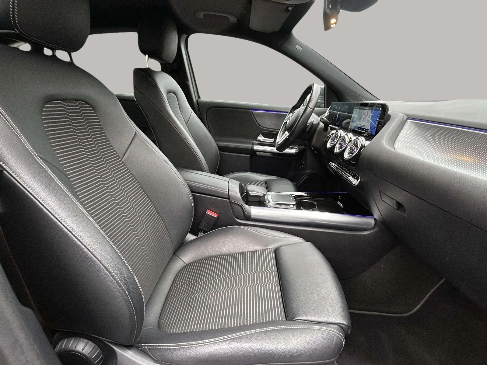 Mercedes-Benz-EQA-image-12