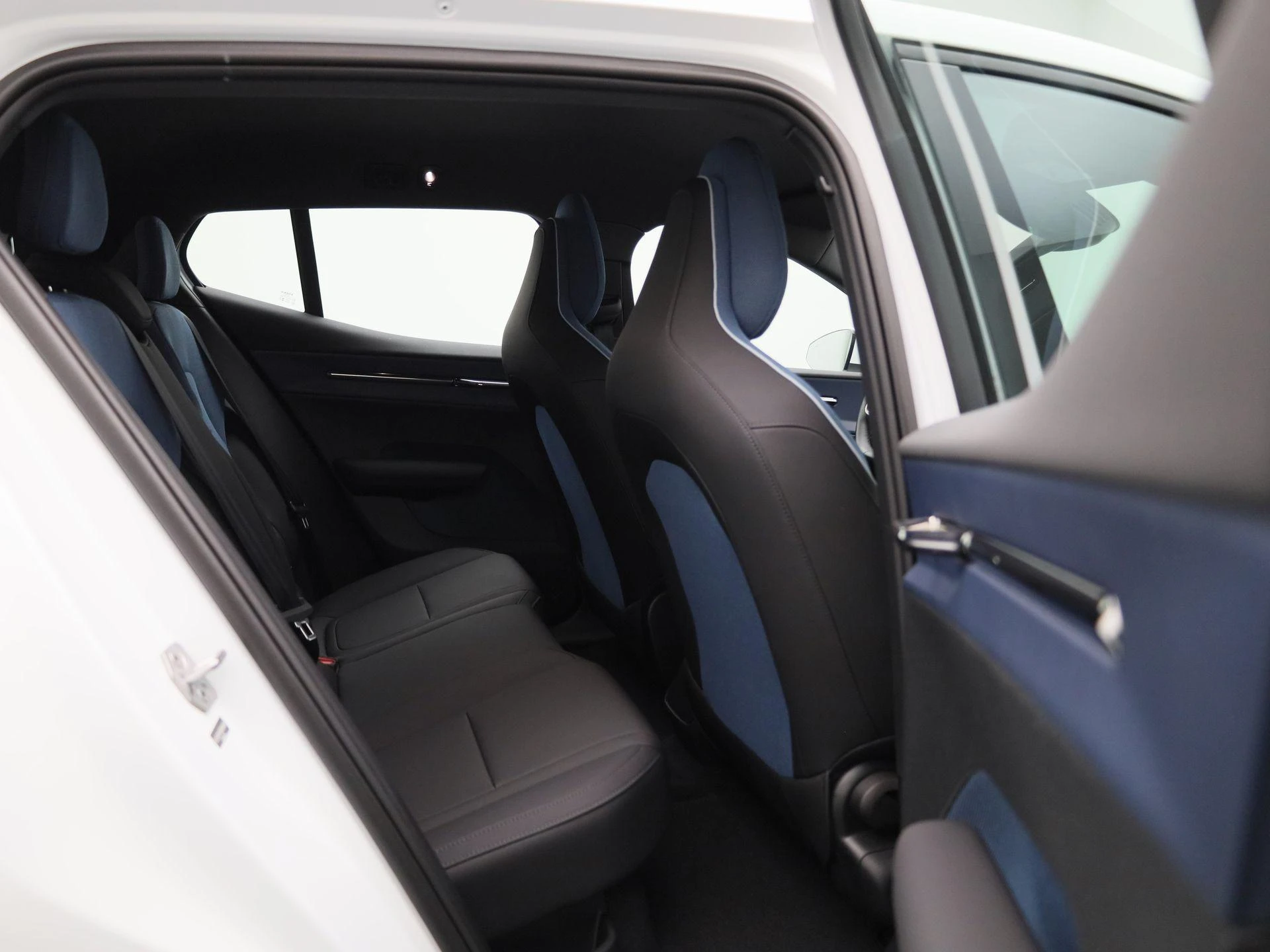 Volvo-EX30-image-39