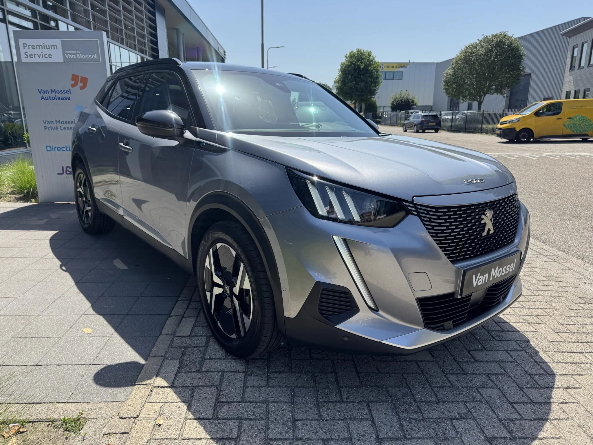 Peugeot-e-2008-image-5