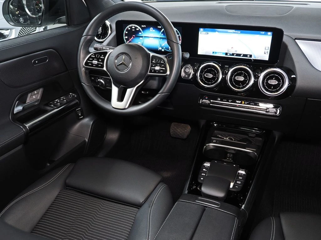 Mercedes-Benz-GLA 250-image-9
