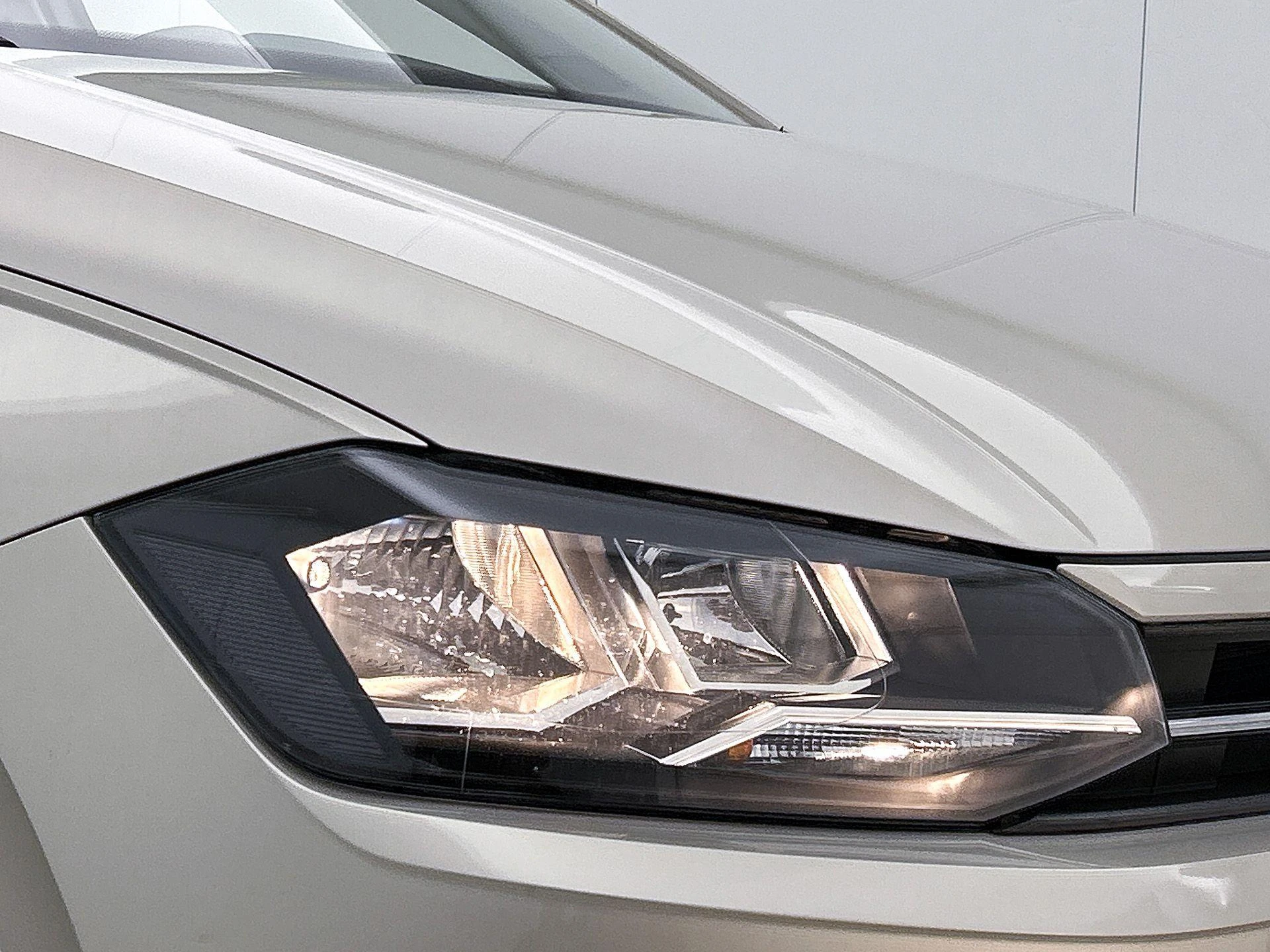 Volkswagen-Polo-image-12
