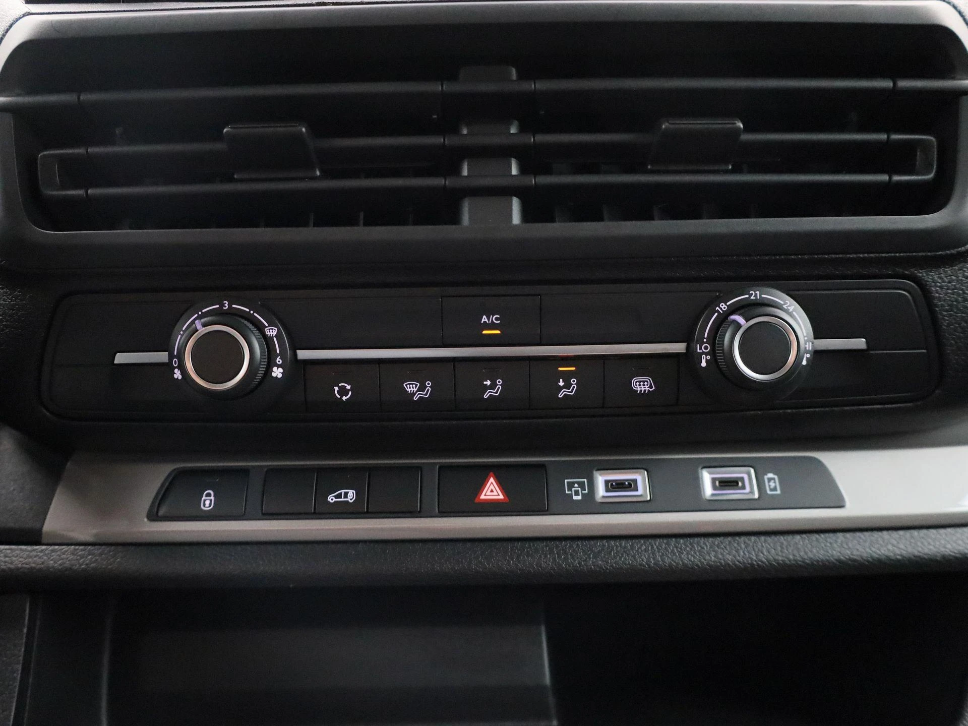 Opel-Vivaro-image-21