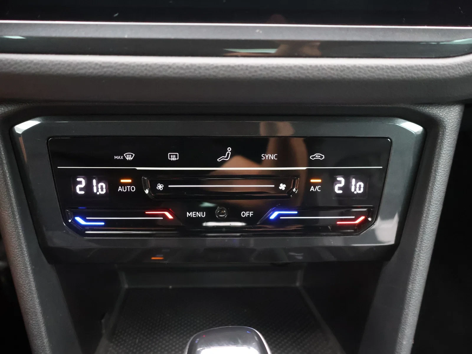 Volkswagen Tiguan R-Line 1.5TSI 150PK *AUTOMAAT*CAMERA*TREKHAAK*ACC*VIRTUAL COCKPIT*NAVI*...*