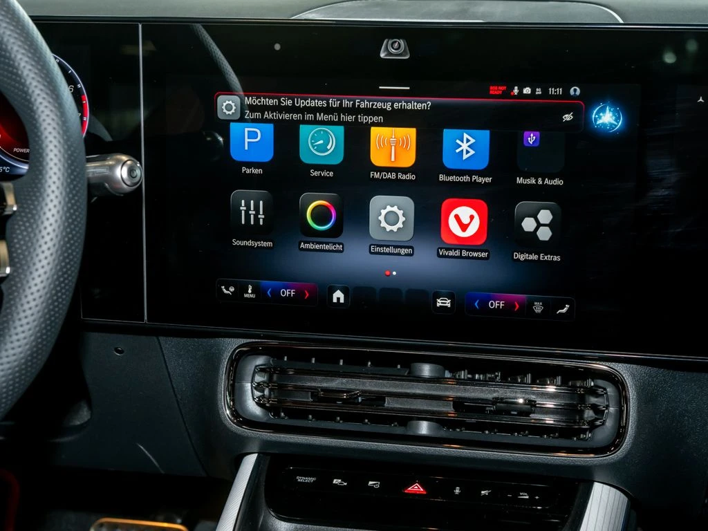 Mercedes-Benz-CLA 200-image-9