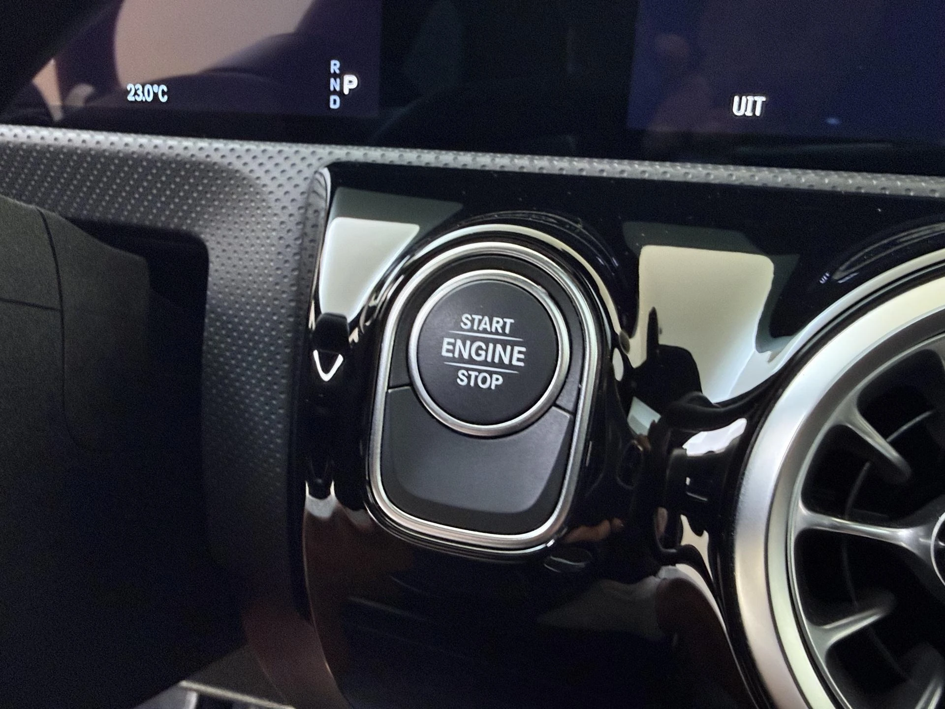 Mercedes-Benz-CLA-image-21
