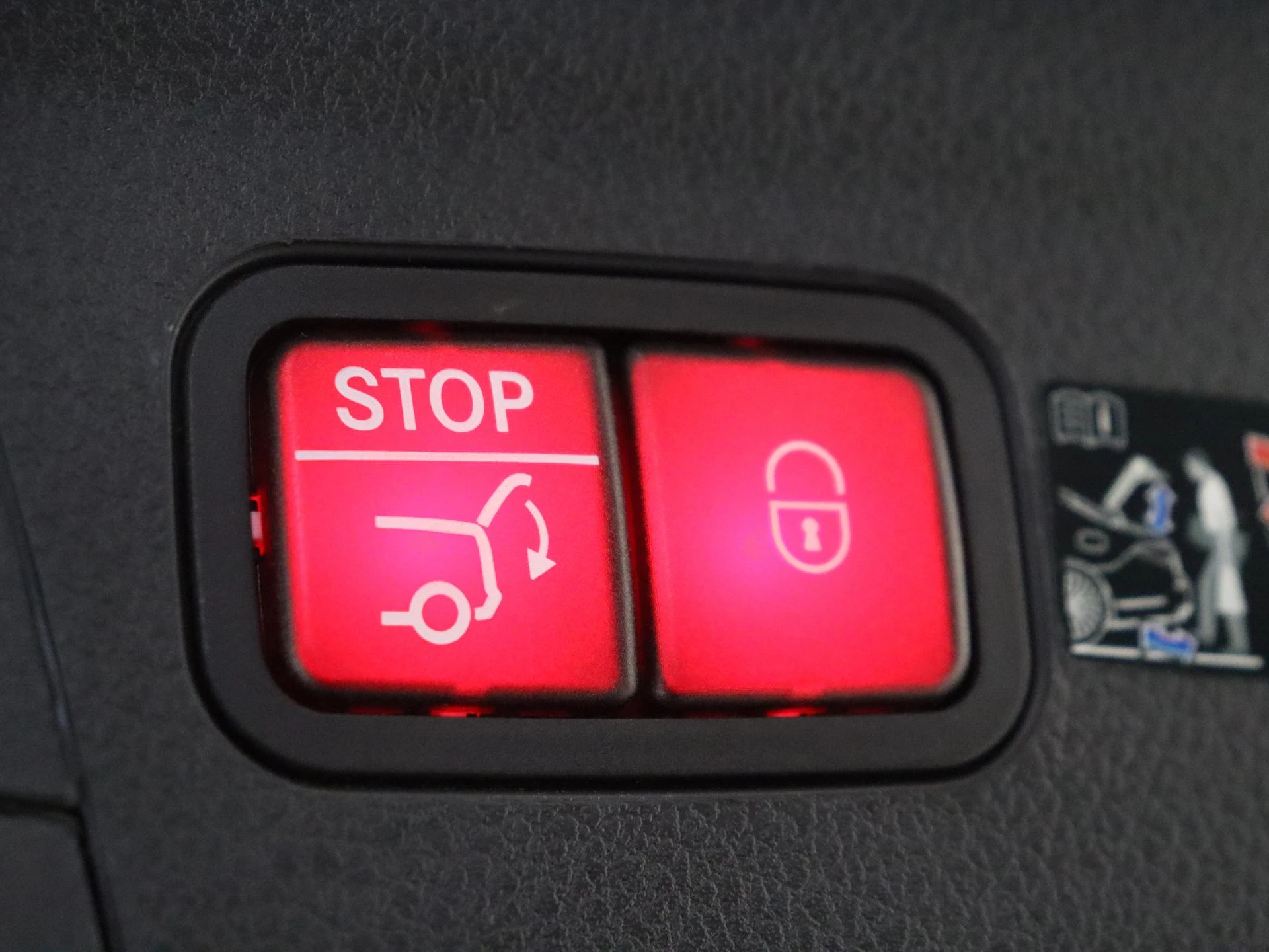 Mercedes-Benz-GLE-image-43