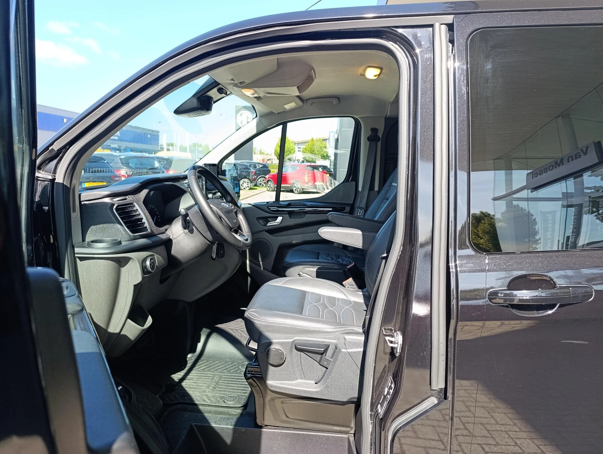 Ford-Transit Custom-image-12