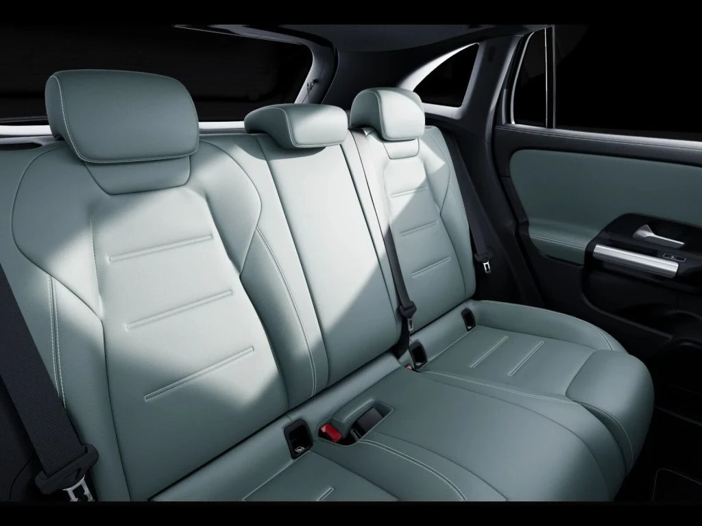 Mercedes-Benz-GLA 200-image-10