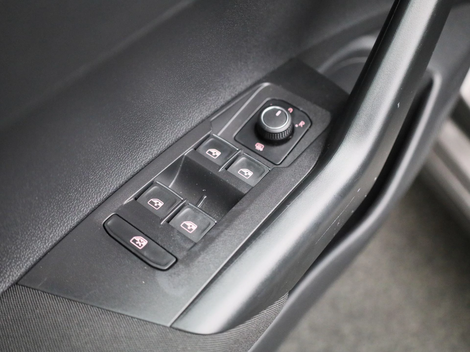 Volkswagen-Polo-image-27