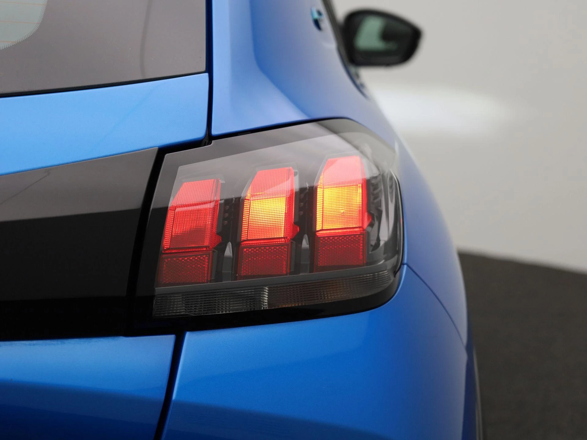 Peugeot-e-208-image-36