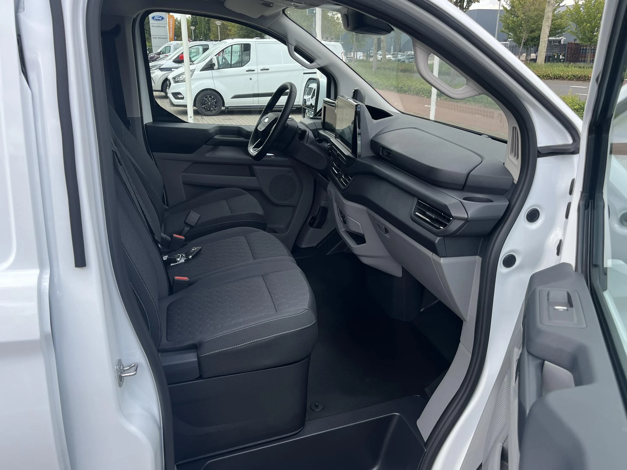 Ford-E-Transit-image-21