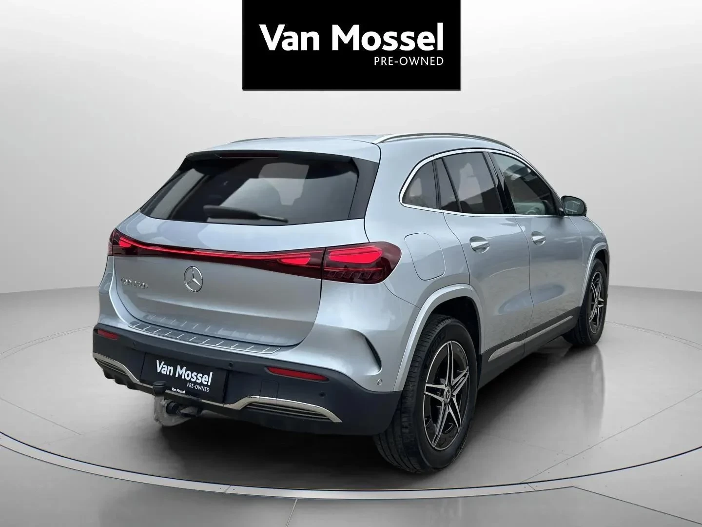 Mercedes-Benz-EQA-image-4