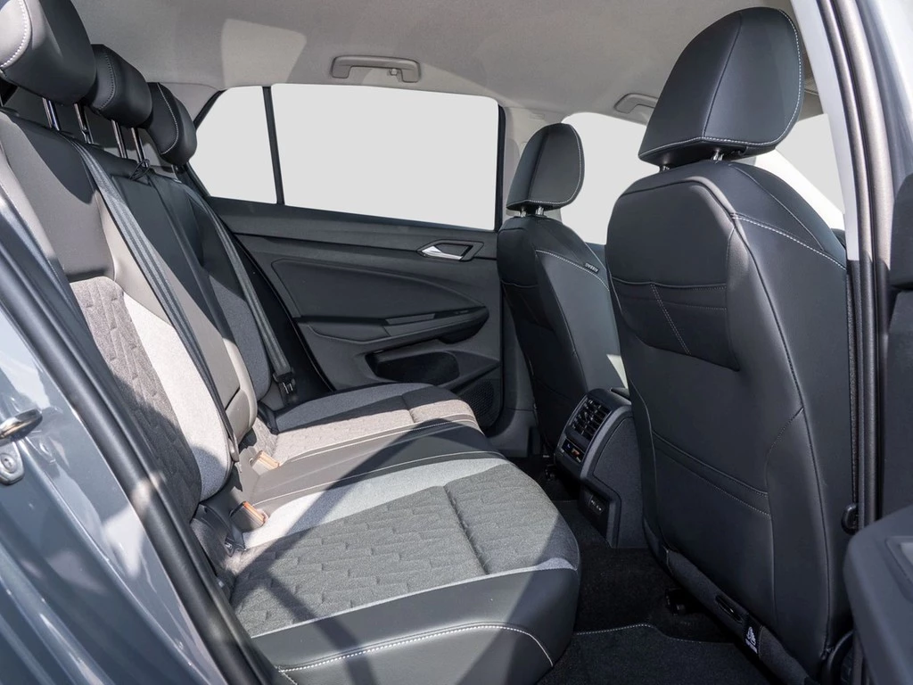 Volkswagen-Golf-image-8