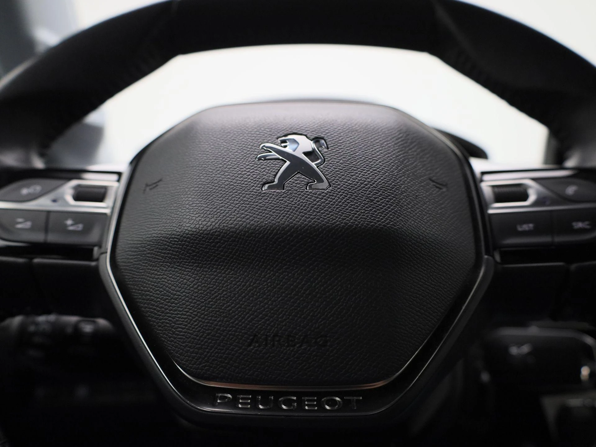Peugeot-208-image-24