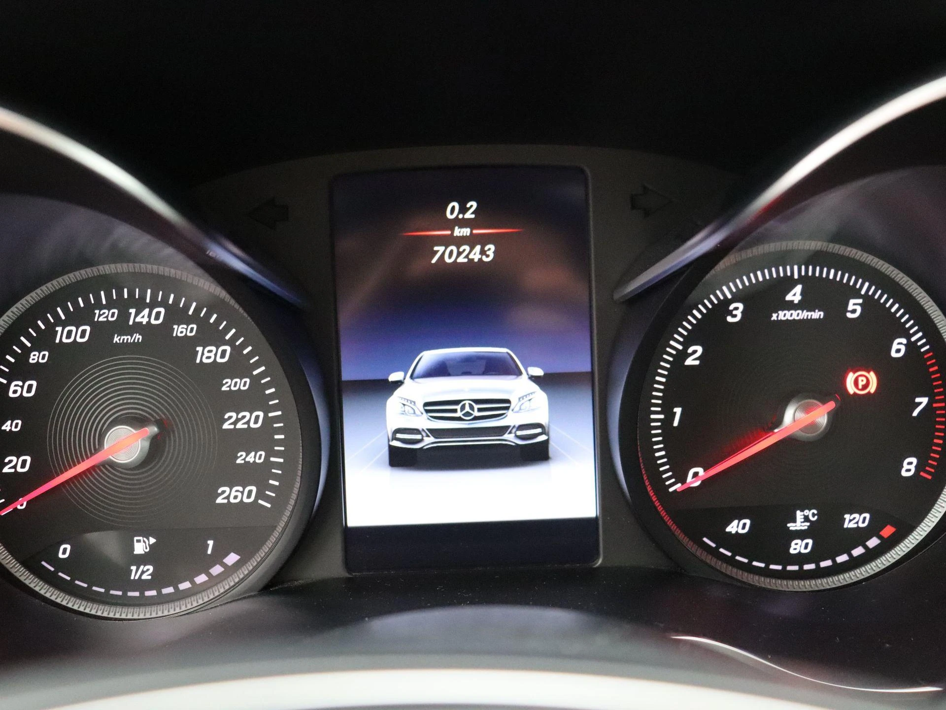 Mercedes-Benz-C-Klasse-image-10