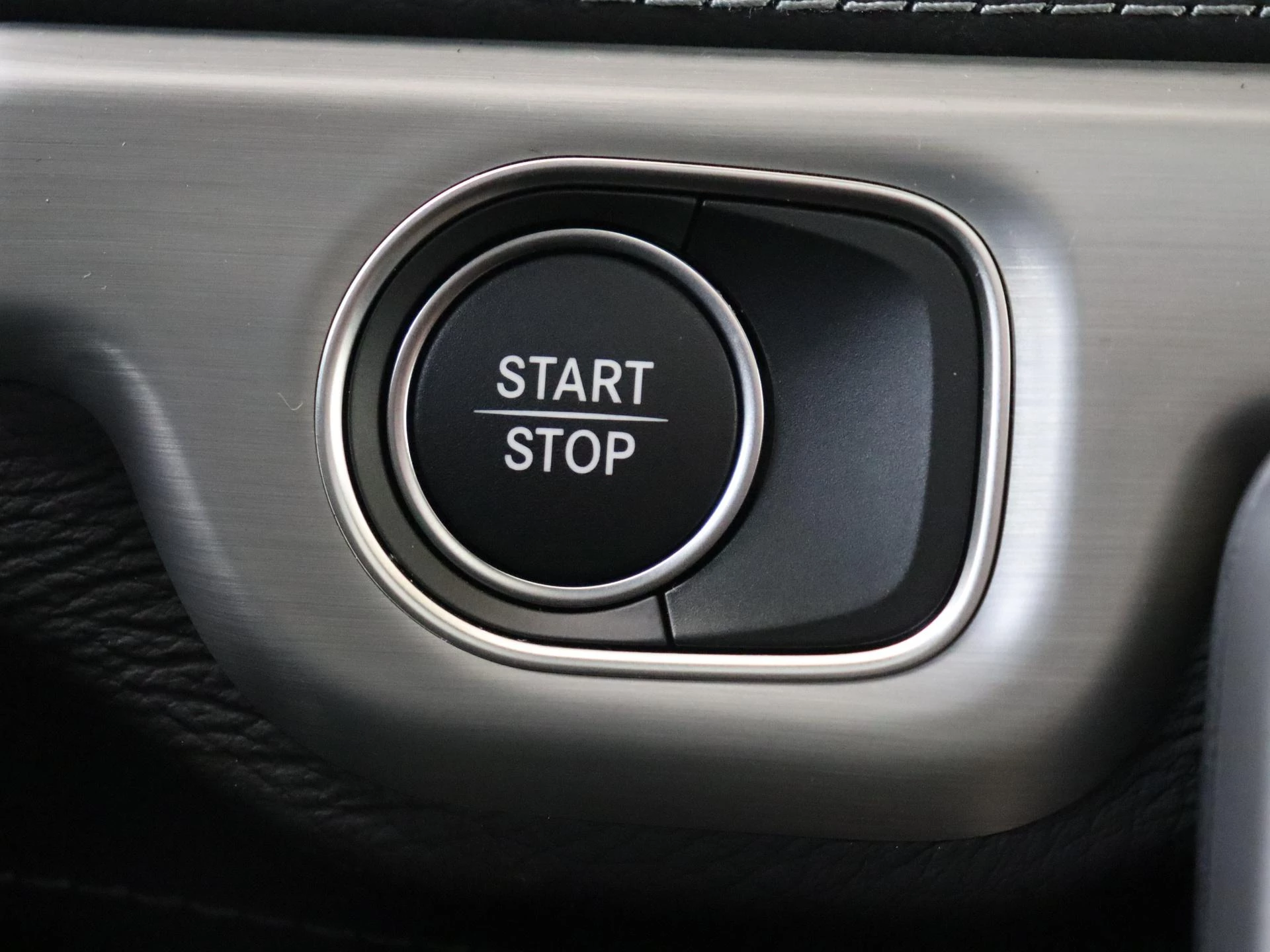 Mercedes-Benz-G-Klasse-image-21