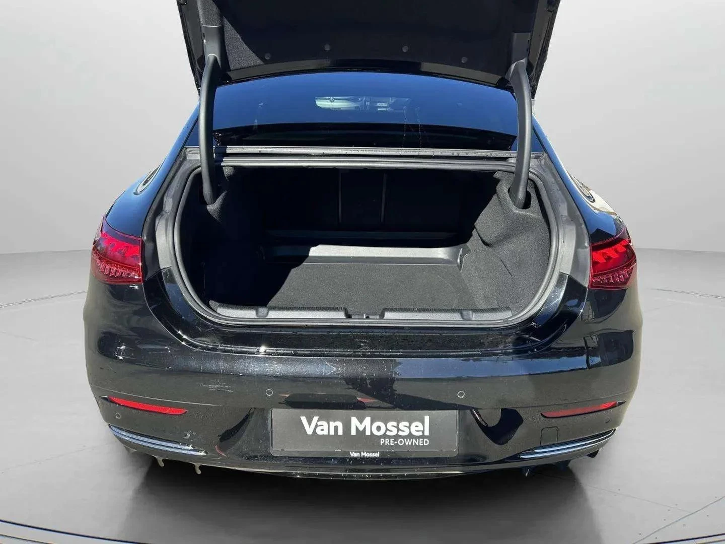 Mercedes-Benz-EQE-image-20