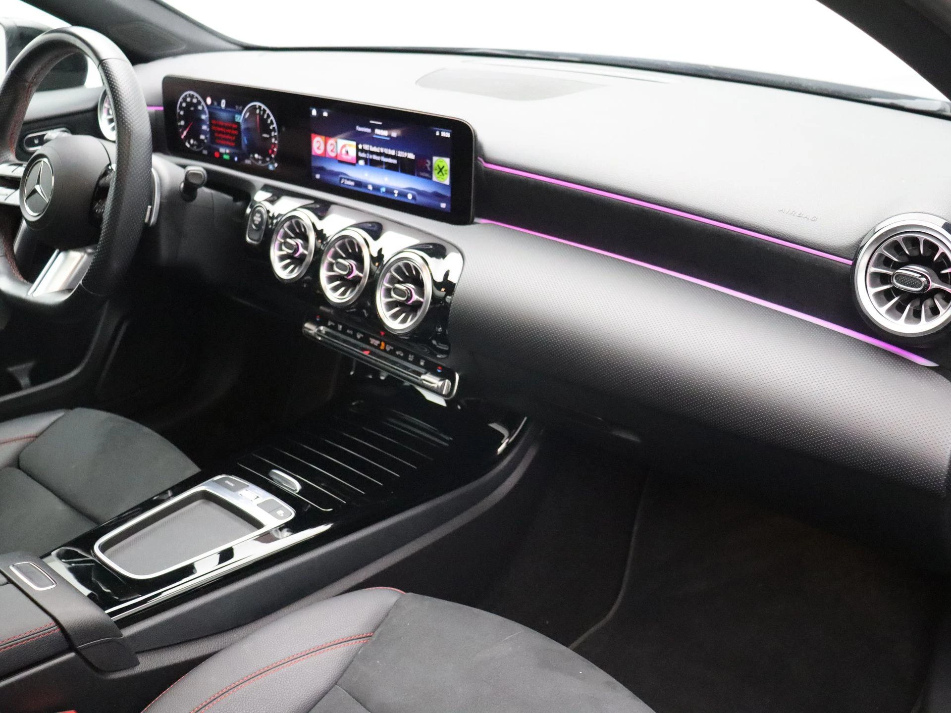 Mercedes-Benz Classe A 250 e Berline AMG Line + PANORAMISCH DAK + CARPLAY +