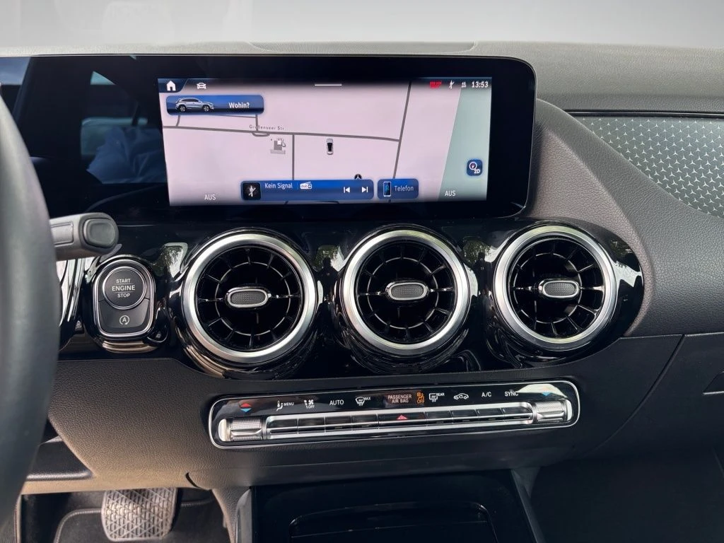Mercedes-Benz-GLA 200-image-7