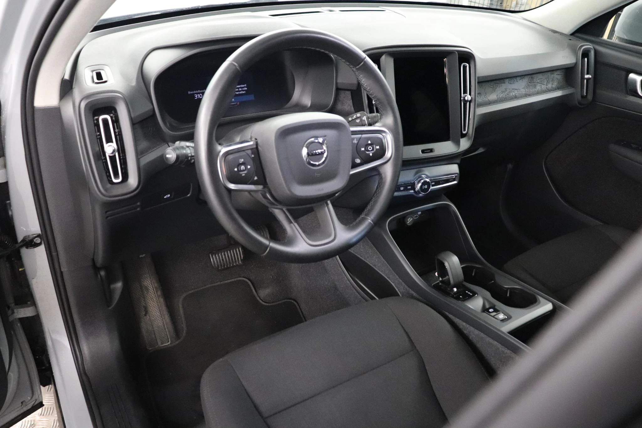 Volvo-XC40-image-12
