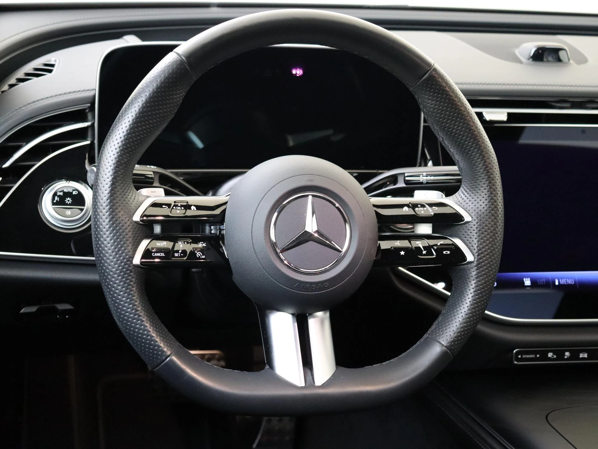 Mercedes-Benz-E-Klasse-image-9