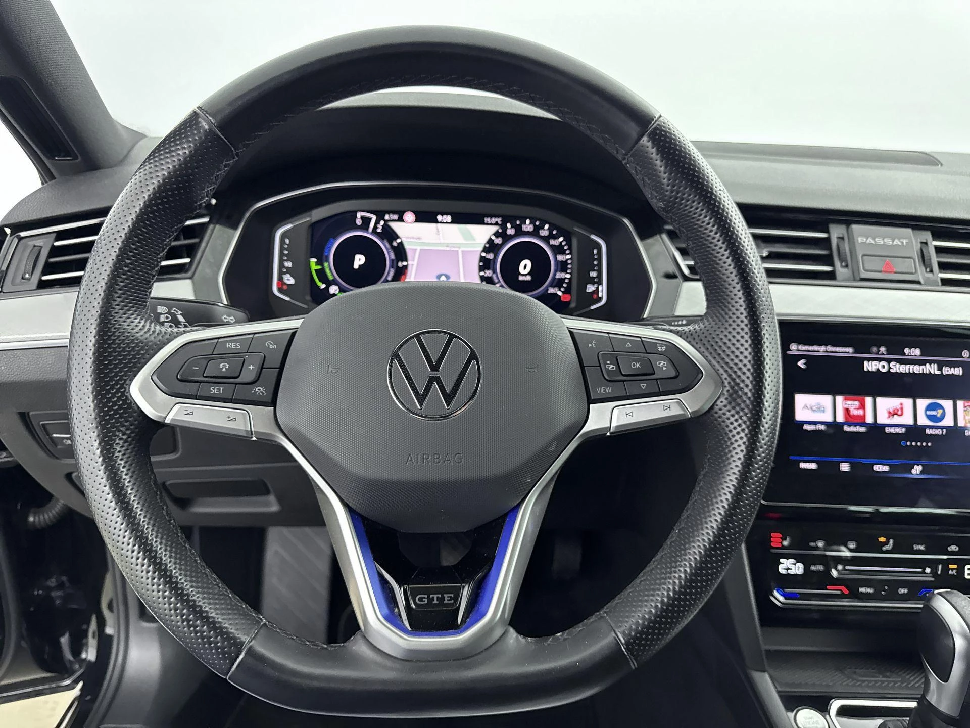 Volkswagen-Passat-image-24
