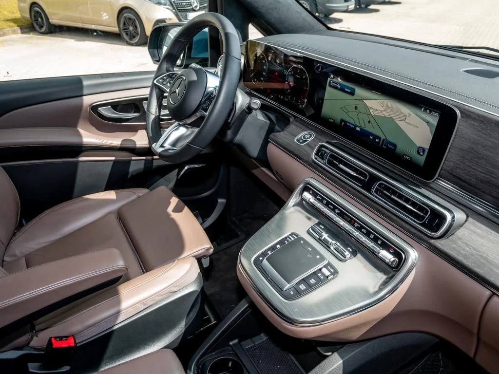 Mercedes-Benz-V-Klasse 300-image-8