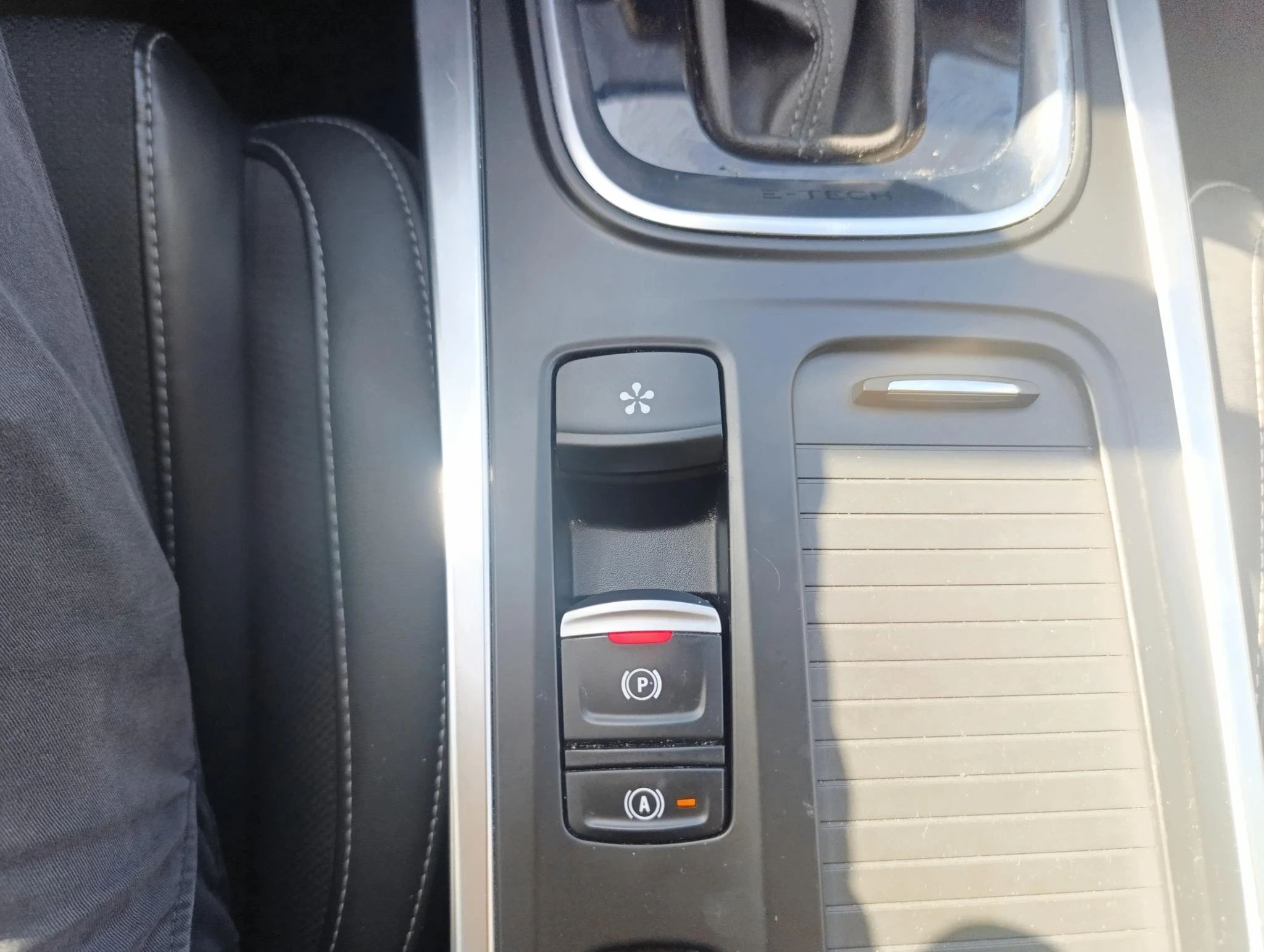 Renault-Megane E-Tech-image-28