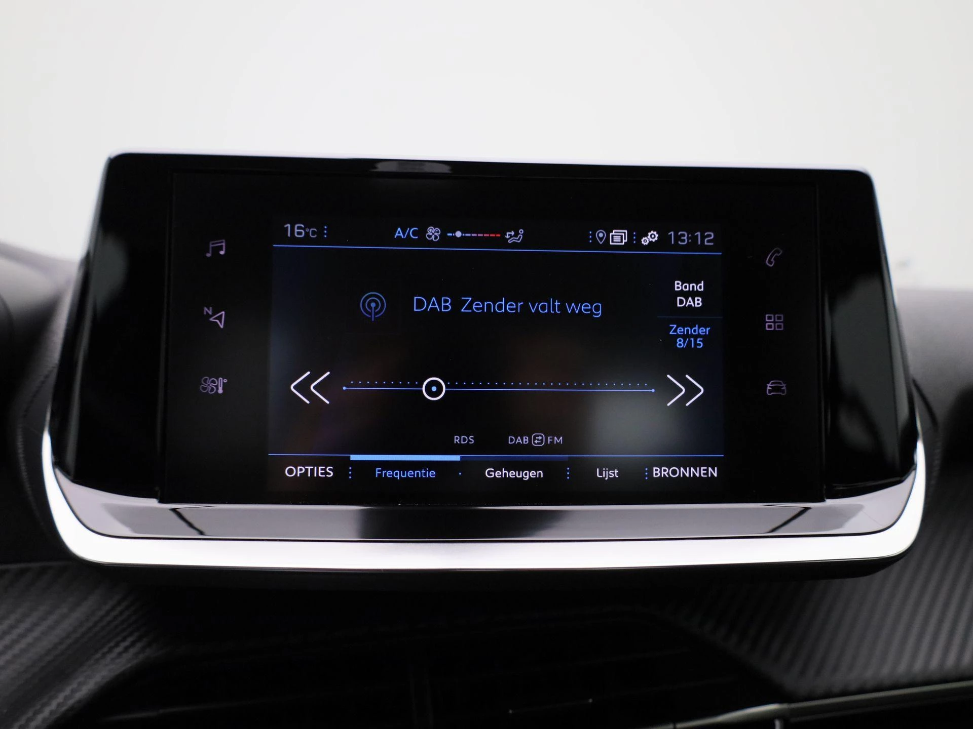 Peugeot-208-image-17