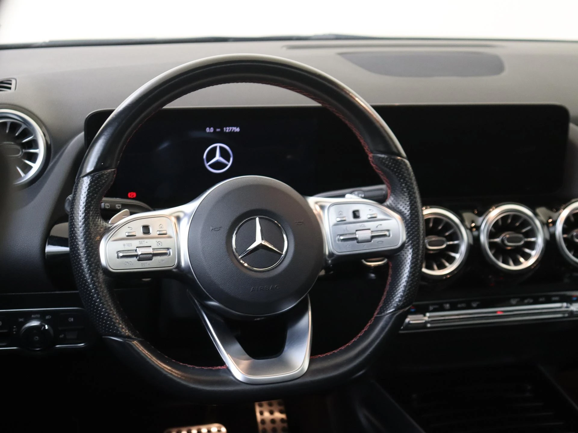 Mercedes-Benz-GLA-image-9
