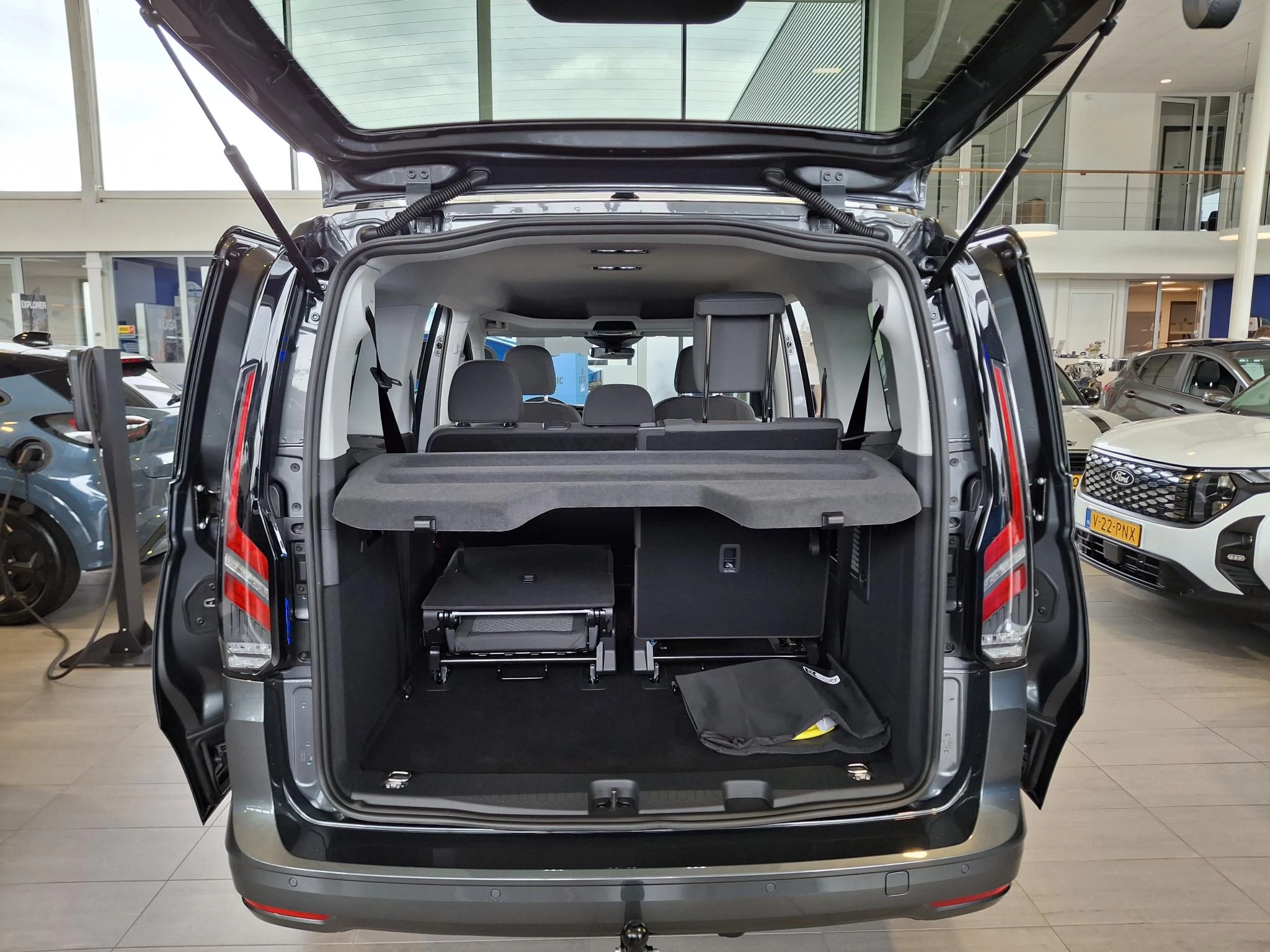 Ford-Transit Connect-image-7