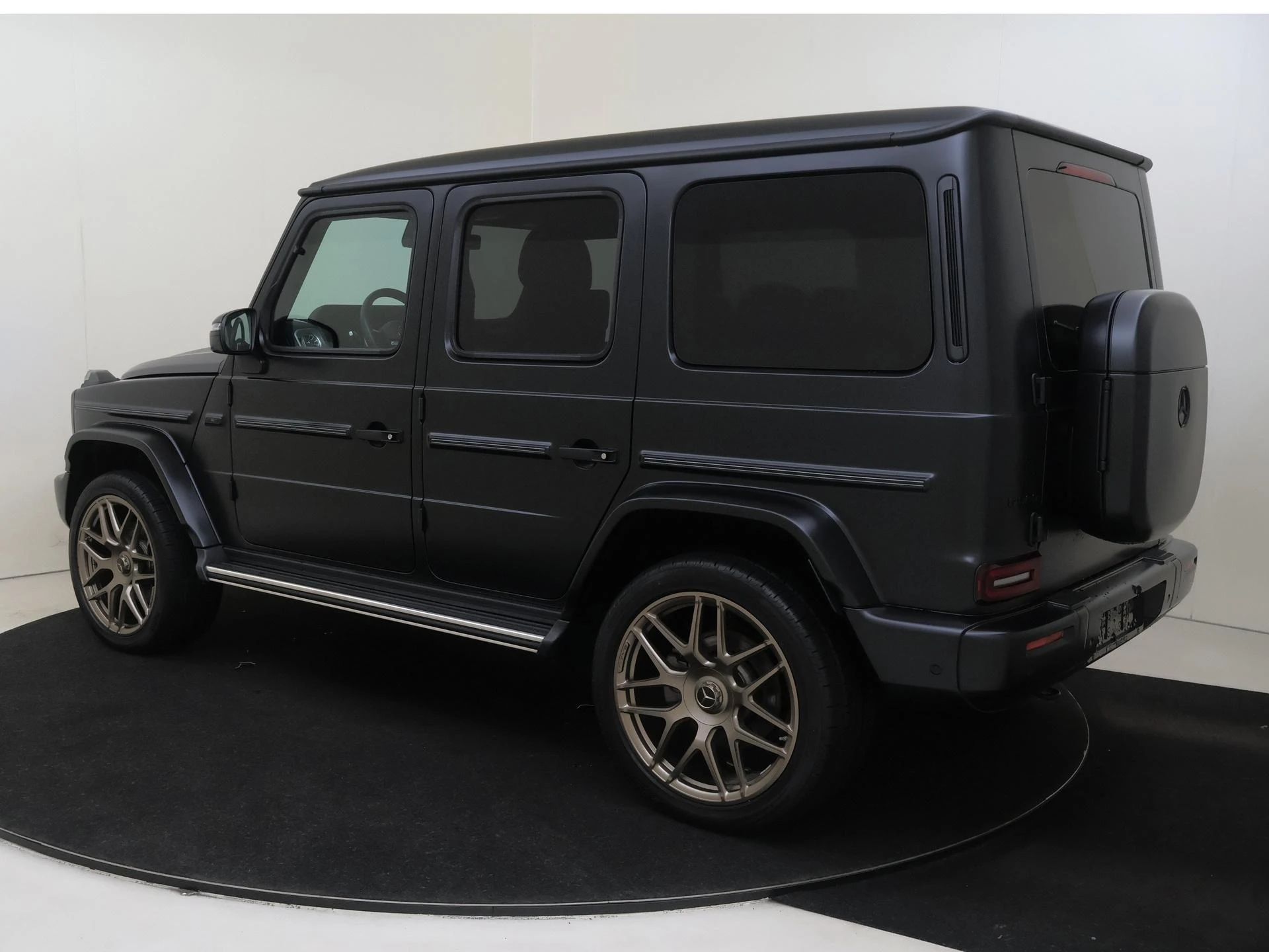 Mercedes-Benz-G-Klasse-image-2