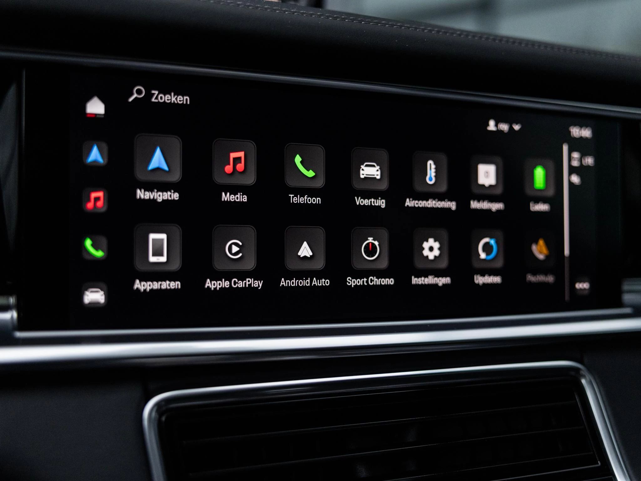 Porsche-Panamera-image-36