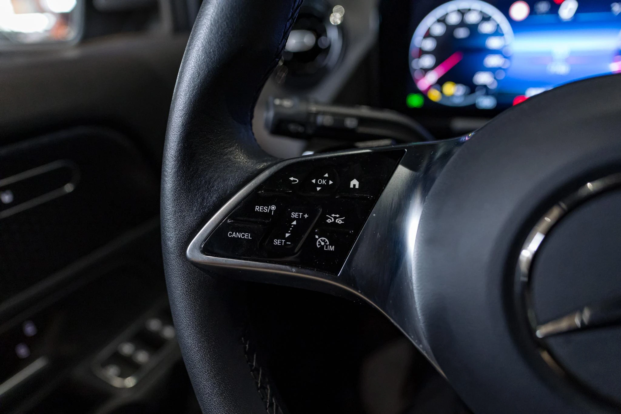 Mercedes-Benz-GLA-image-23