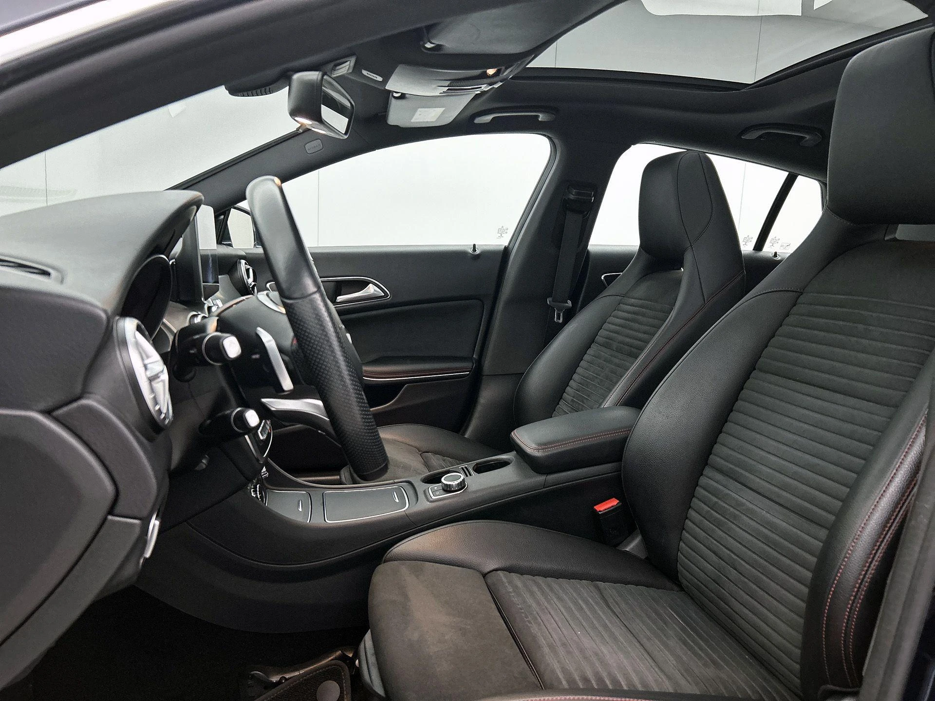Mercedes-Benz-CLA-image-34