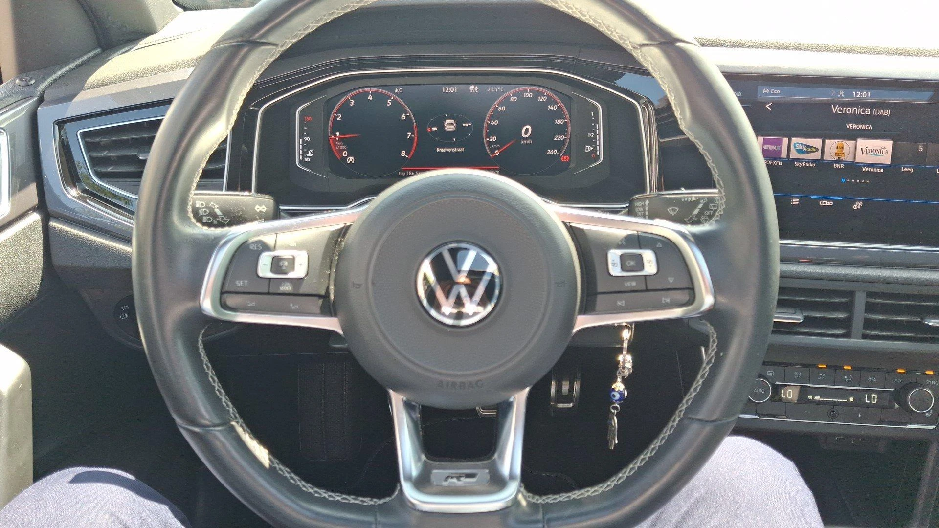 Volkswagen-Polo-image-17