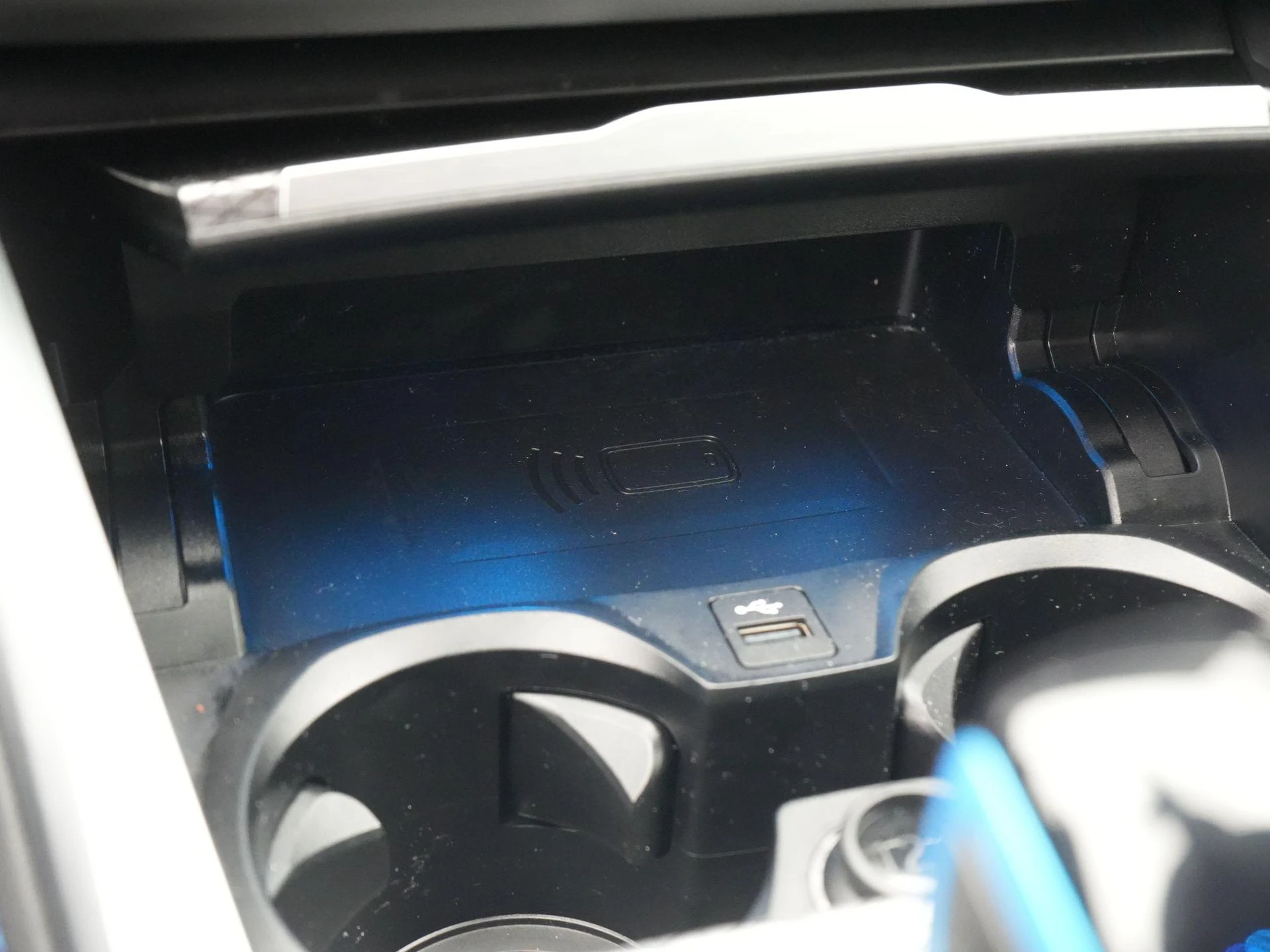 BMW-i4-image-26
