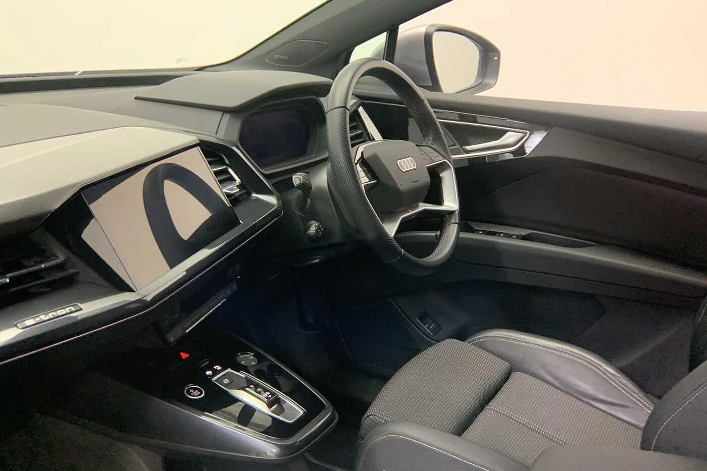 Audi-Q4 e-tron-image-1