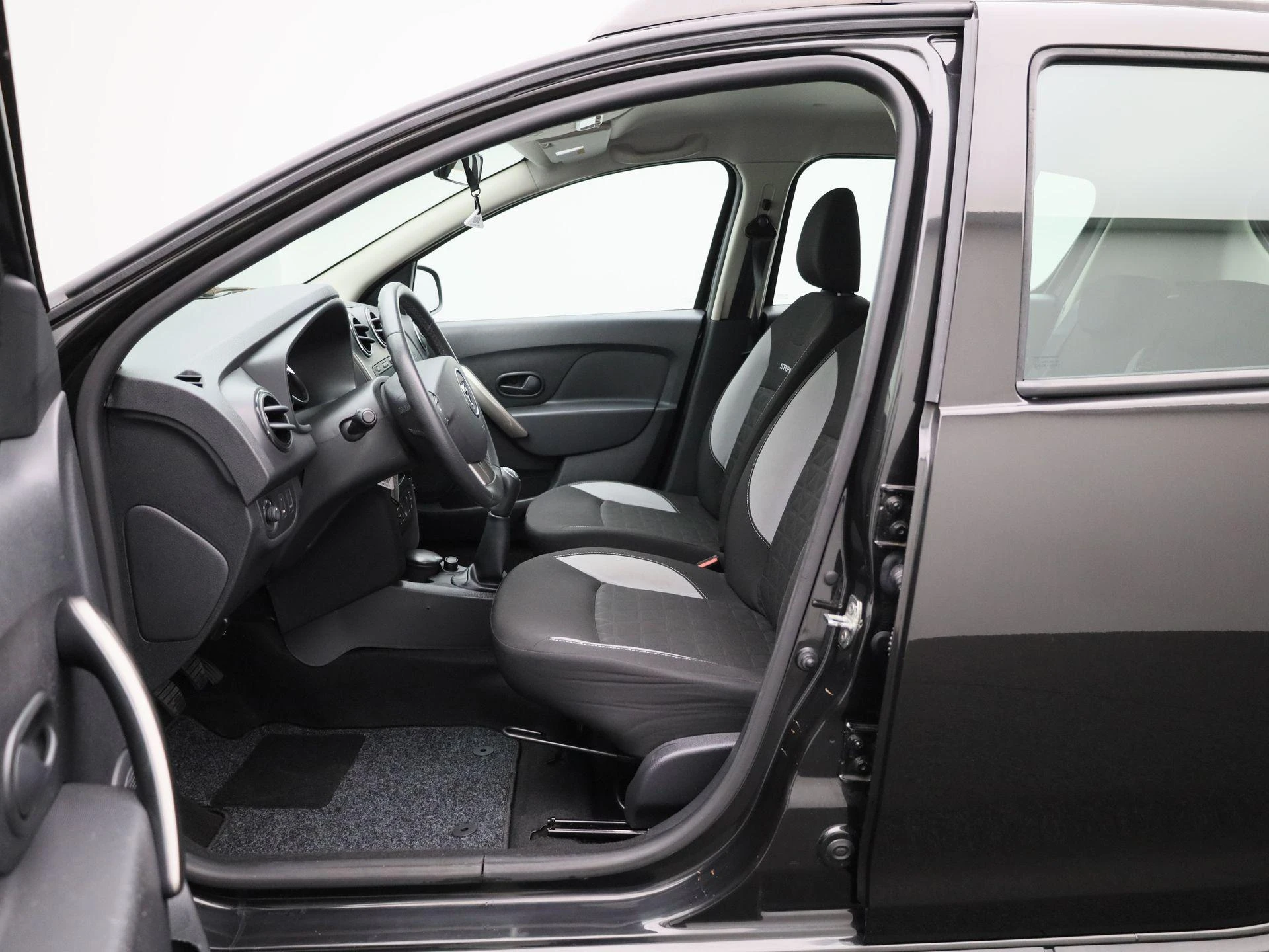 Dacia-Sandero Stepway-image-8