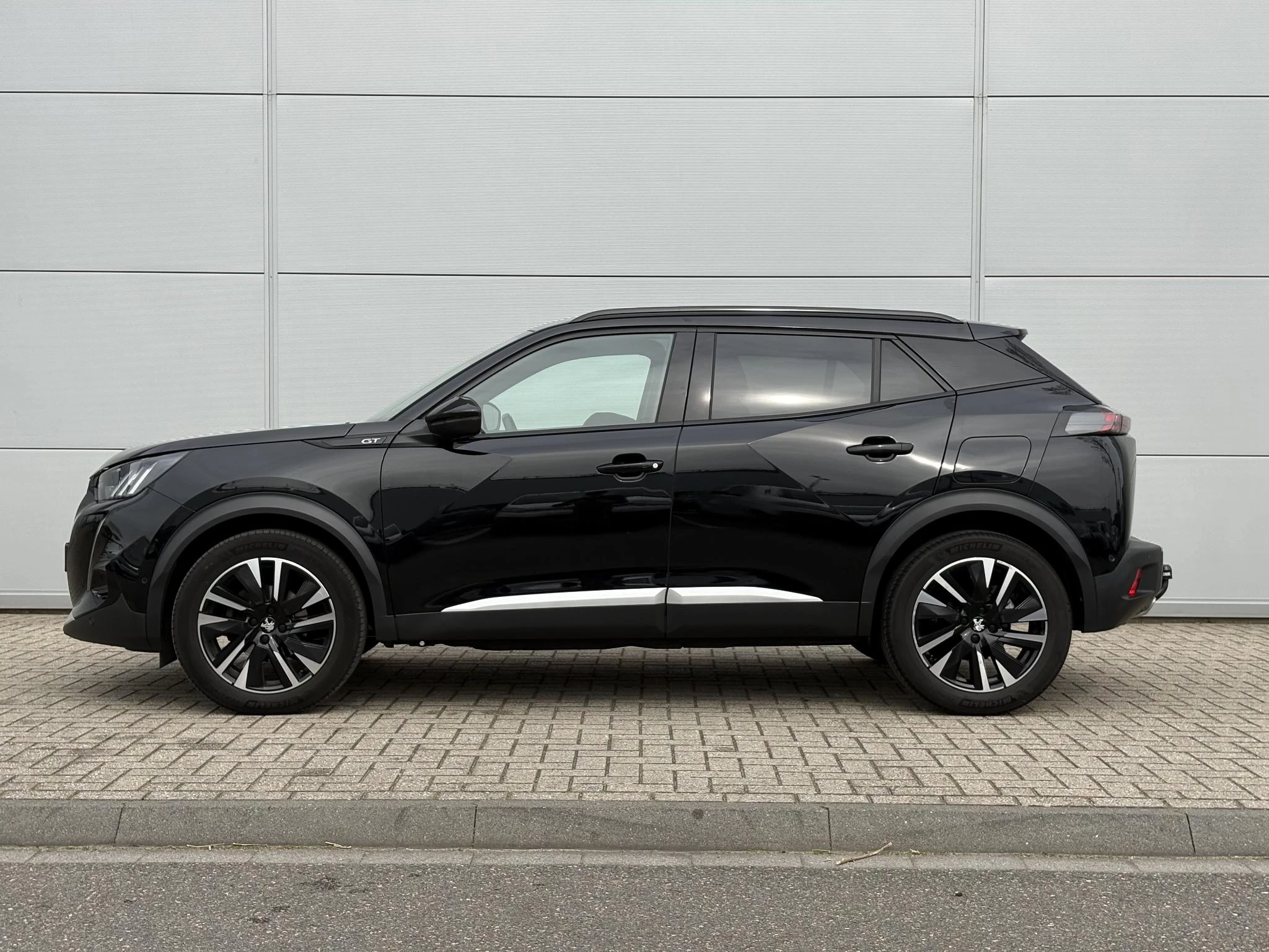 Peugeot-2008-image-2