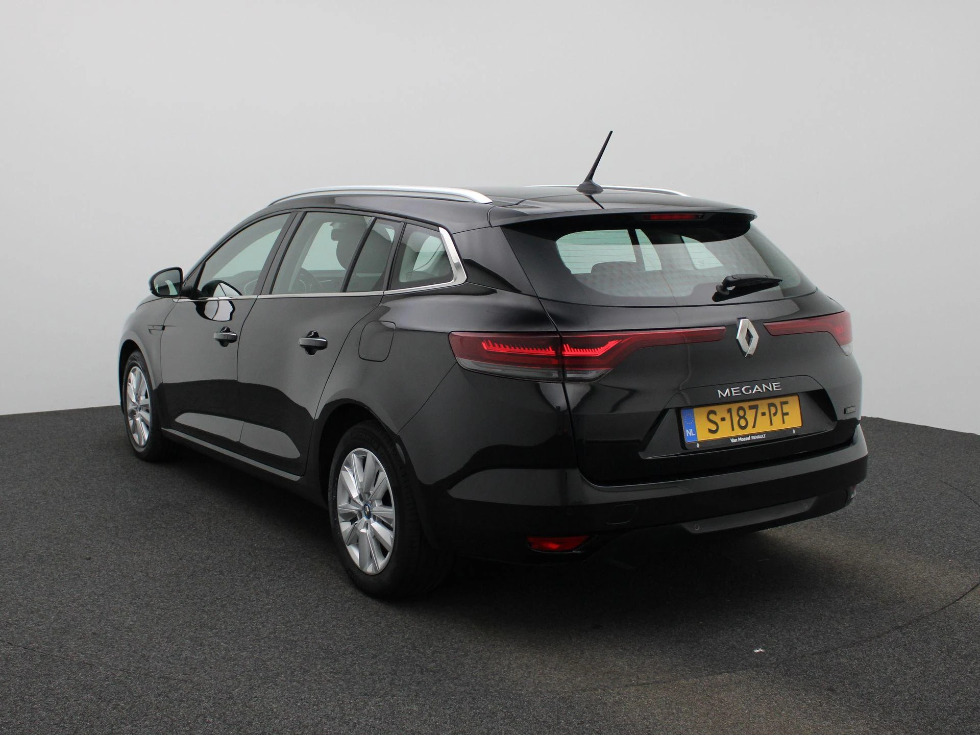 Renault-Megane E-Tech-image-1