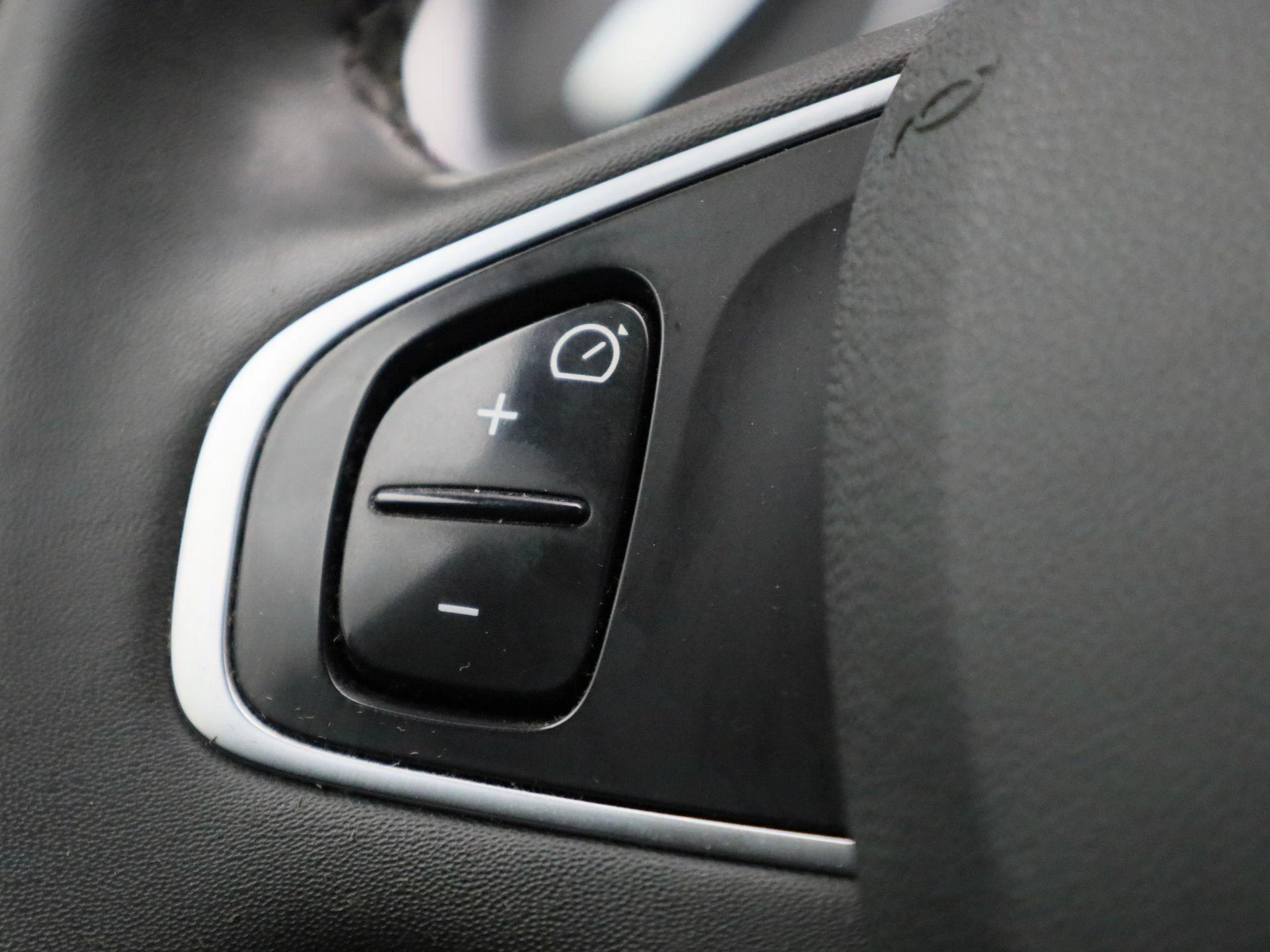 Renault-Clio-image-17