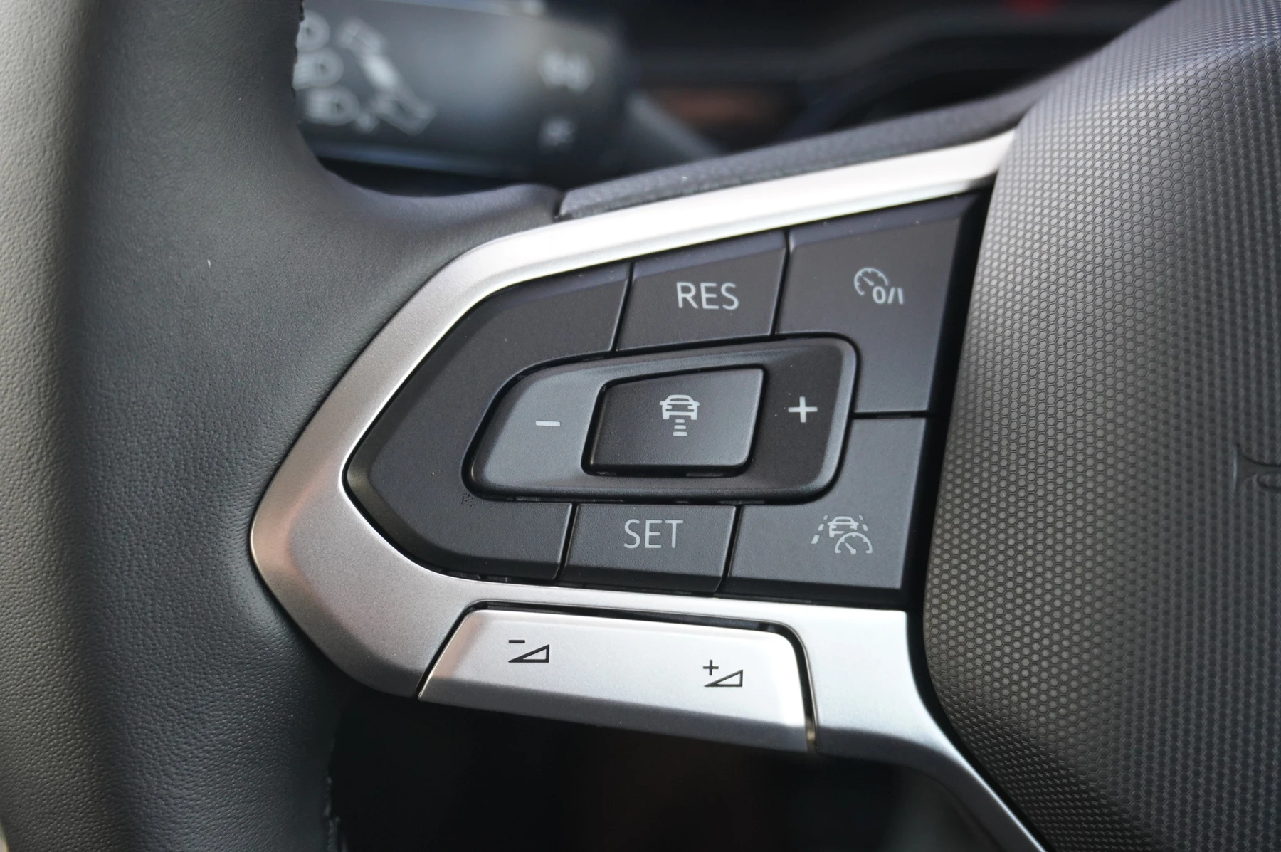 Volkswagen-Polo-image-25