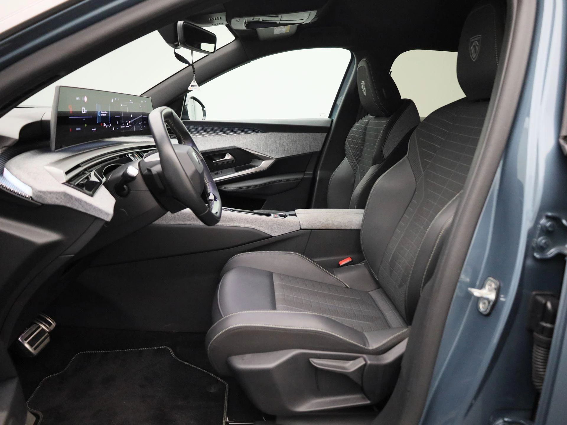 Peugeot 3008 1.2 HYBRID 145 e-DSC6 GT