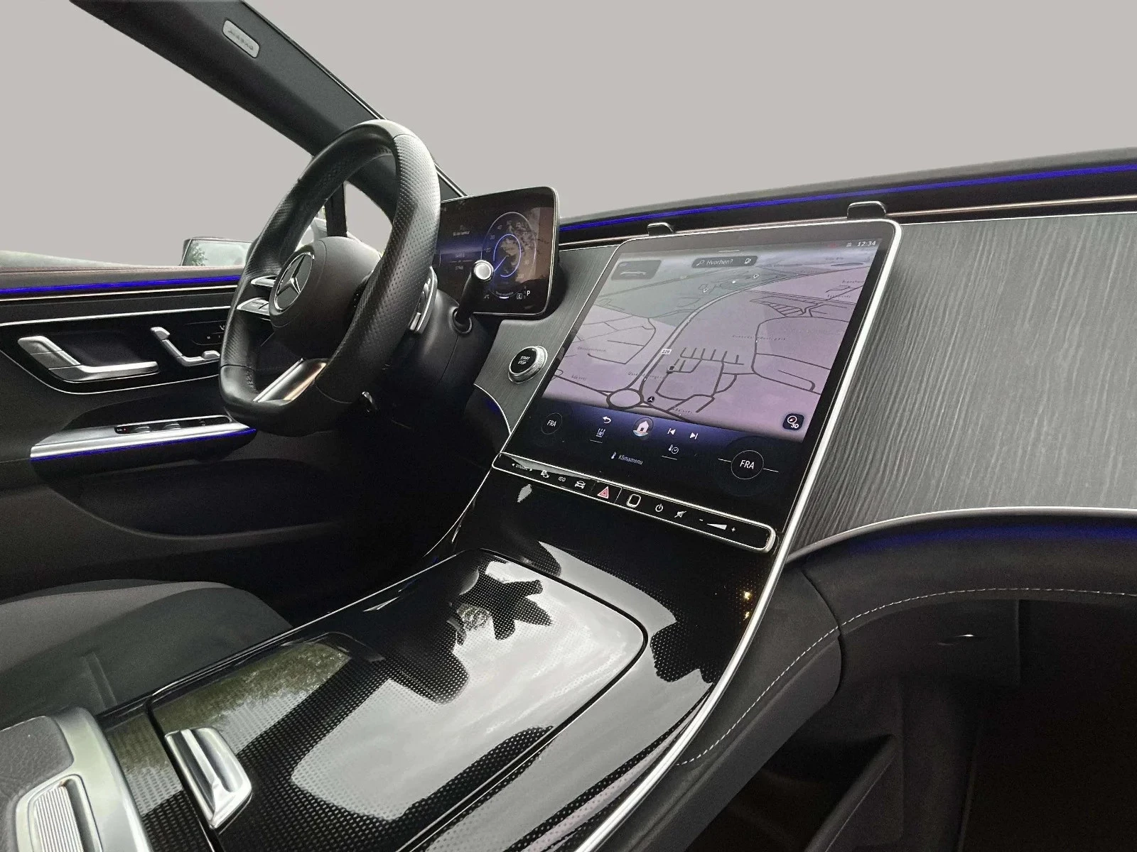 Mercedes-Benz-EQE-image-13