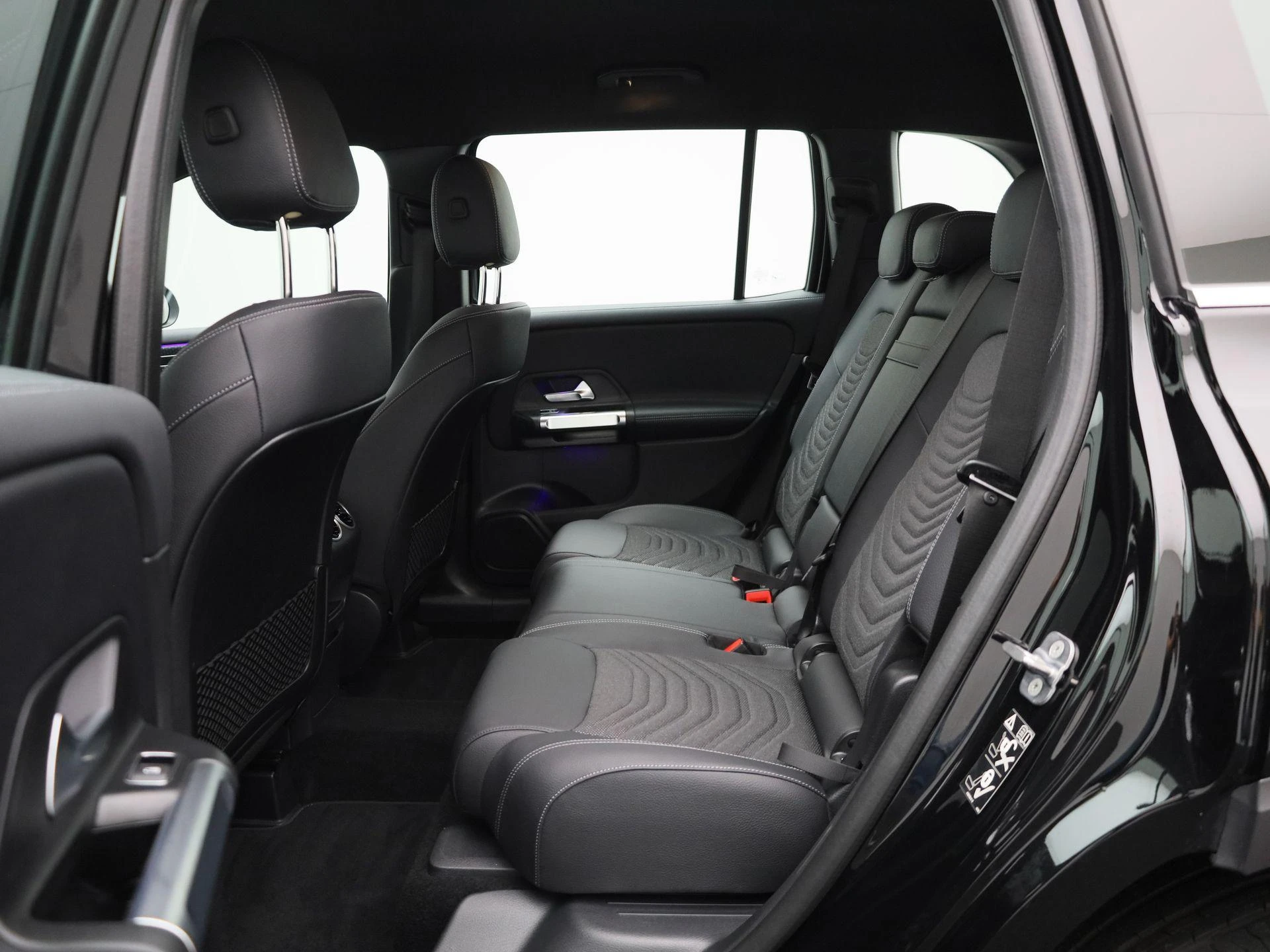 Mercedes-Benz-GLB-image-11
