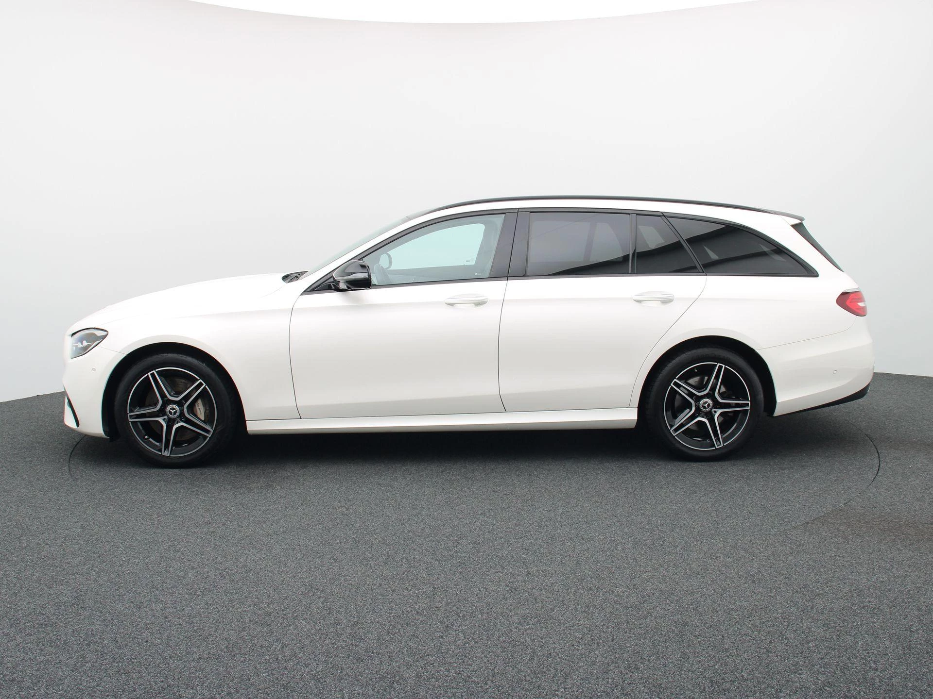 Mercedes-Benz Classe E 300 e Estate AMG LINE + LEDER + PANO DAK + BURMESTER + SURROUND VIEW +