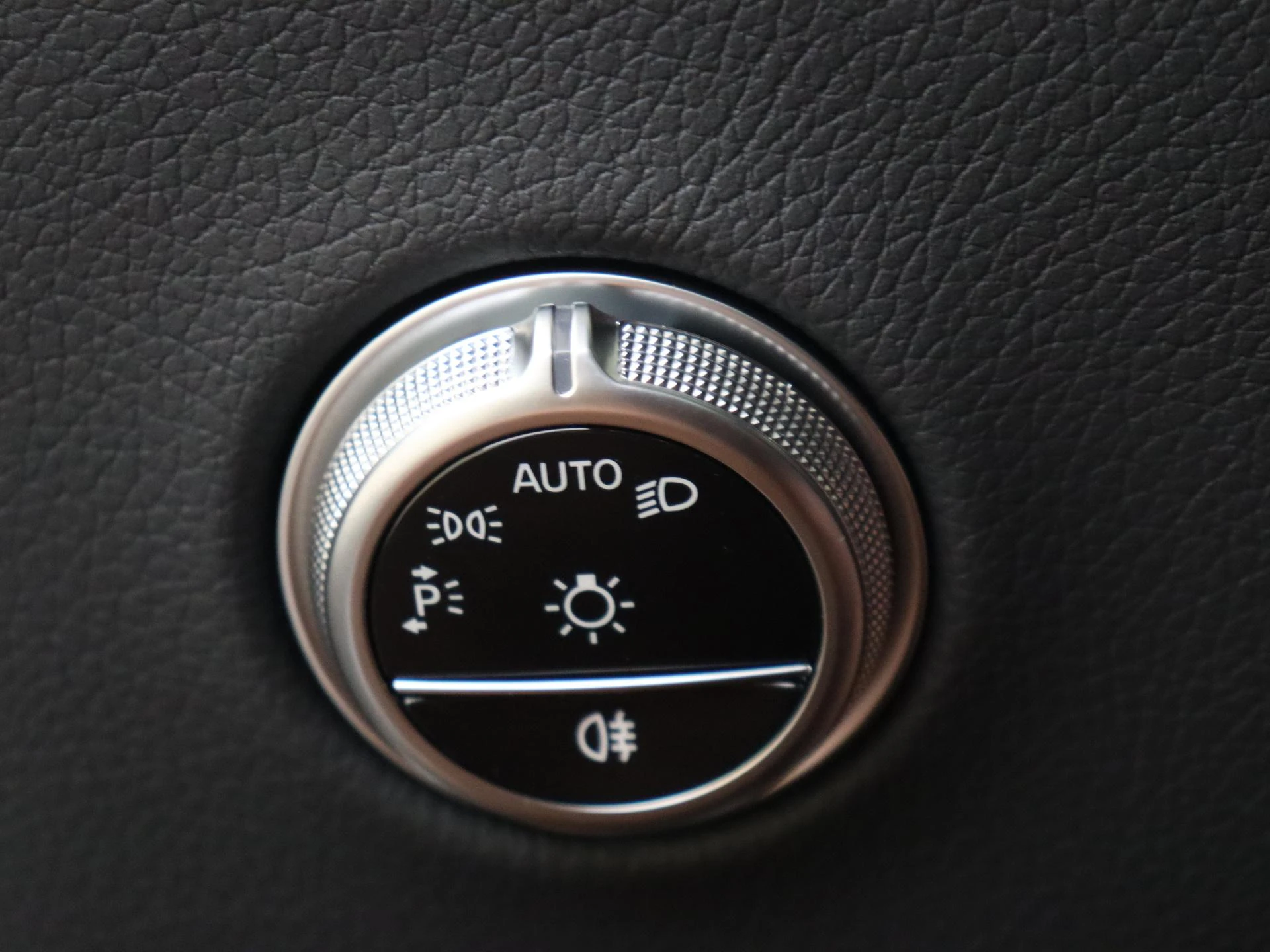Mercedes-Benz-GLC-image-23